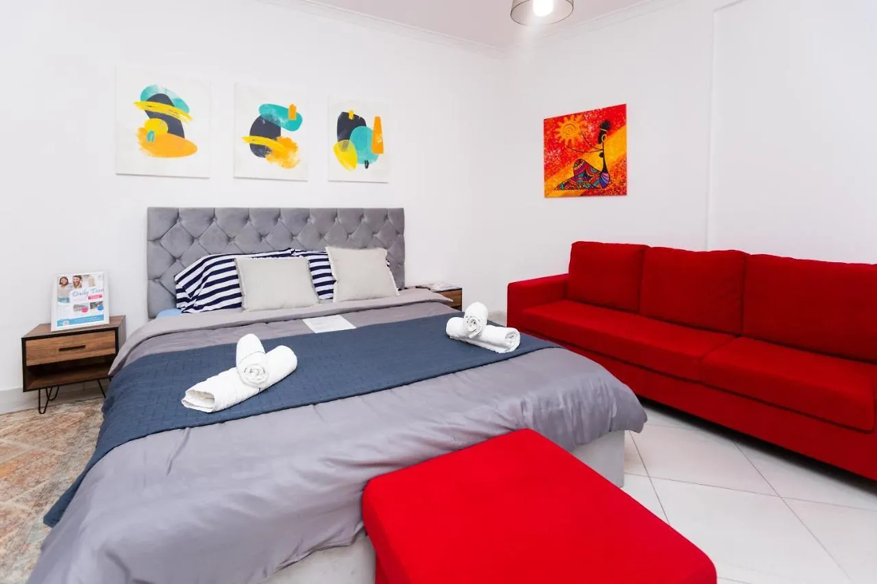 Modern Central Studio Tirana 0*,  Albanien